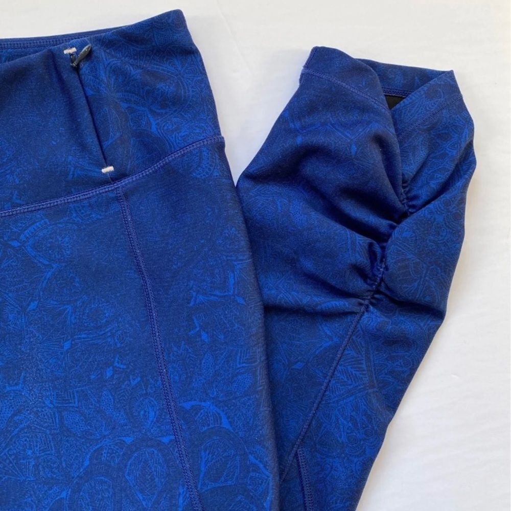 Calia by Carrie Underwood cropped leggings